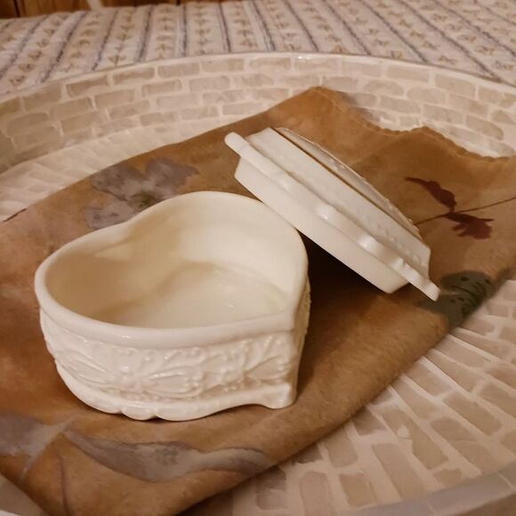 Heart Shaped Musical Trinket Holder, Keepsake Holder - Picture 12 of 13